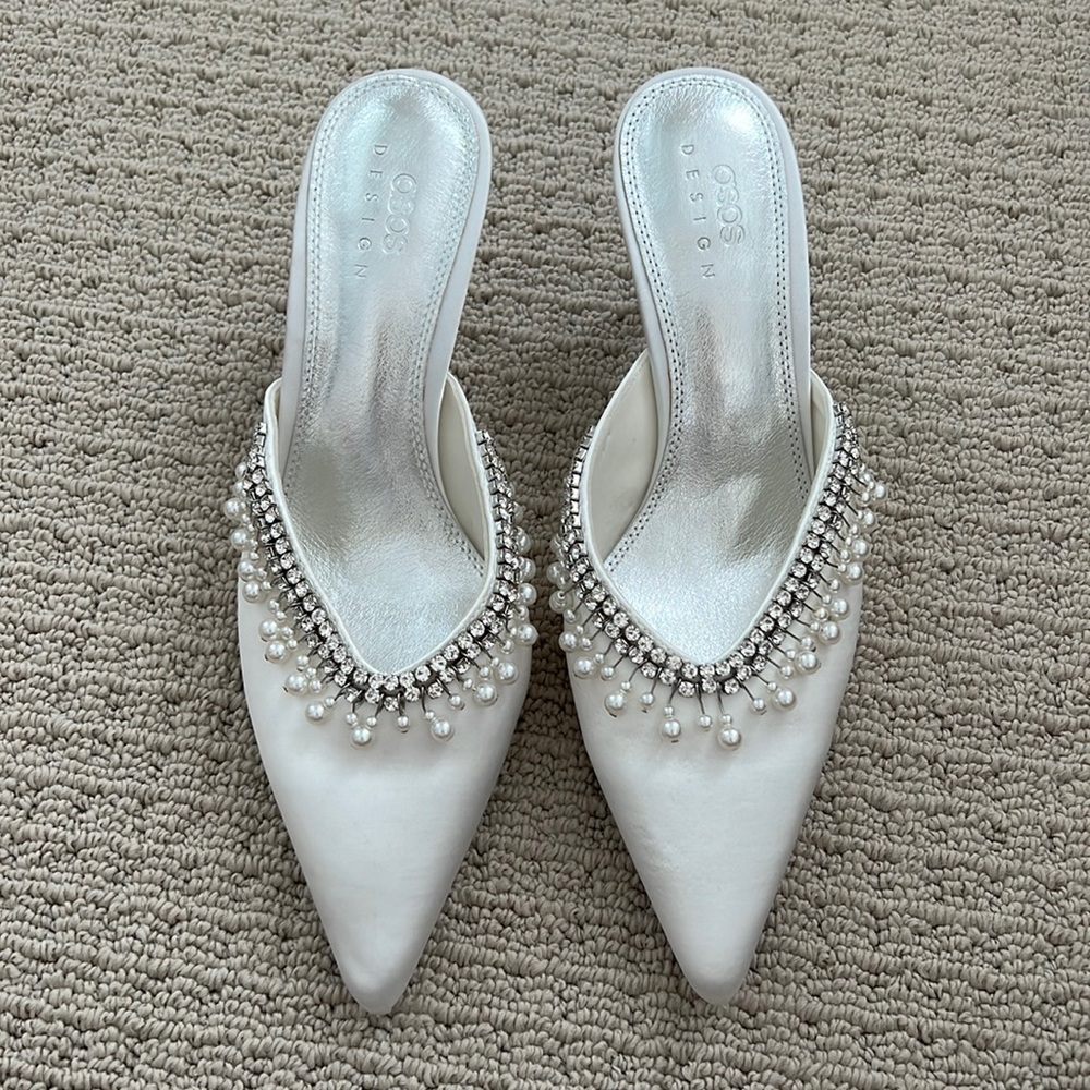 White Satin and Pearl Wedding Kitten Heels NWT size 8